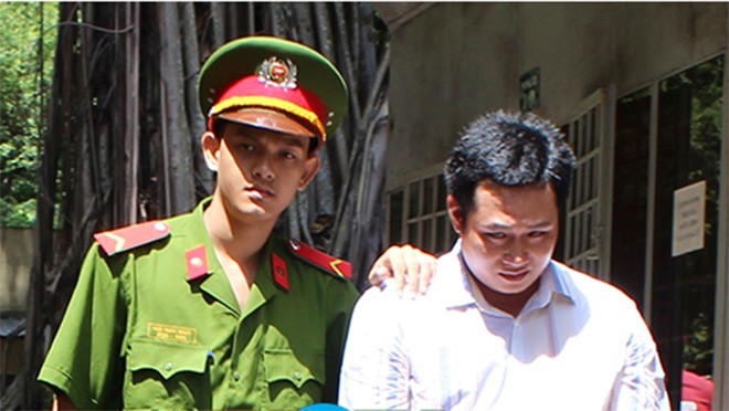 'Quý tử' trộm hàng trăm triệu đồng của mẹ rồi tạo hiện trường giả Điền sau phiên xét xử.