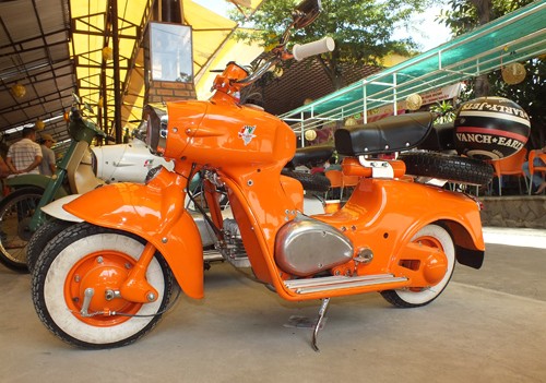 Hàng trăm xế cổ họp mặt ở Sài Gòn Một trong số 2 chiếc Moto Rumi hàng hiếm góp mặt tại sự kiện.