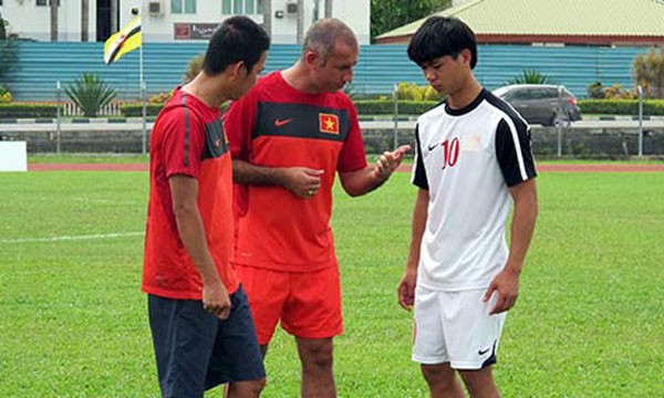 U19 Việt Nam quyết đấu sinh tử với U21 Campuchia HLV Graechen và Công Phượng.