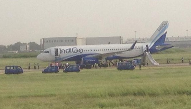 Máy bay Ấn Độ bốc cháy, 150 hành khách 'đứng tim' Một chiếc máy bay của hãng hàng không IndiGo
