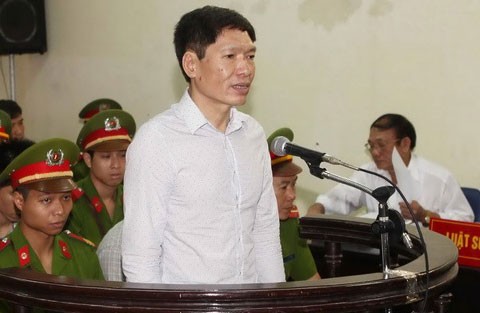 Xét xử vụ án Dương Tự Trọng vào 28/8 tới Bị cáo Dương Tự Trọng trước vành móng ngựa. (Ảnh: Doãn Tấn/TTXVN)