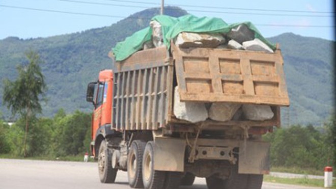 Sếp Cienco 4 “trảm” công ty con dùng xe quá tải Chiếc xe quá tải