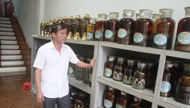 Người truyền lửa cho làng nghề nuôi rắn Ông Vũ Mạnh Hùng và các sản phẩm chế biến từ rắn
