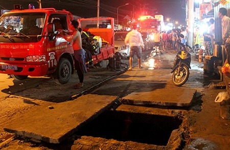 Mưa lớn, hai bé trai bị nước cuốn xuống cống Cống thoát nước nơi bé Tỷ bị cuốn xuống dưới