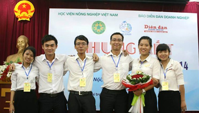 Cử nhân về quê làm nông dân Nhóm Địa Long giành giải khuyến khích tại cuộc thi Khởi nghiệp từ nông nghiệp được tổ chức tại Học viện Nông nghiệp Việt Nam