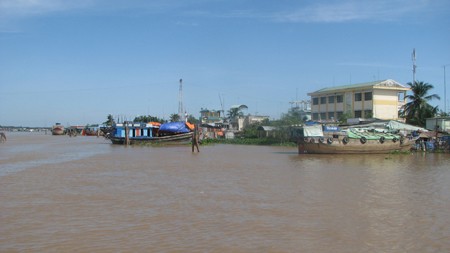 Hãi hùng phát hiện thi thể phụ nữ xăm trổ trôi trên sông Ảnh minh họa.
