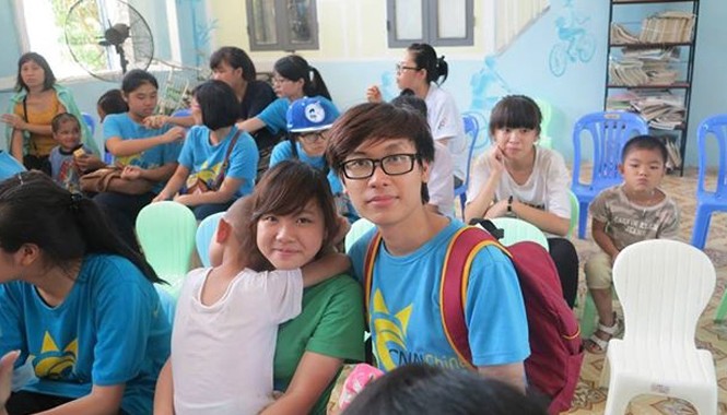 Tình nguyện cũng là học Đức Anh trong một chuyến tình nguyện