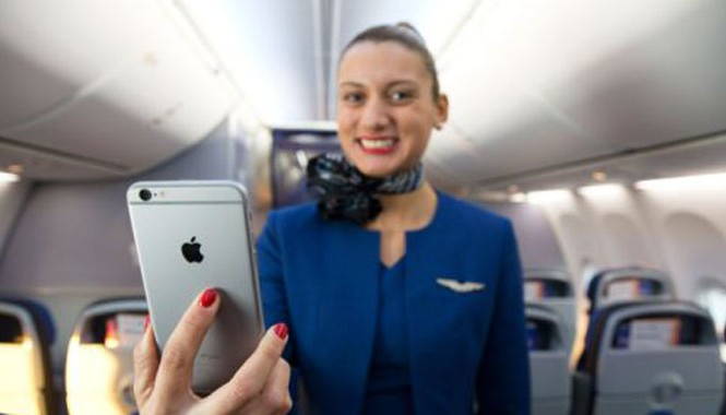 Phi hành đoàn United Airlines được cấp iPhone 6 miễn phí Từ 2015, toàn bộ phi hành đoàn cua United Airlines sẽ được phát iPhone 6 Plus miễn phí để sử dụng.