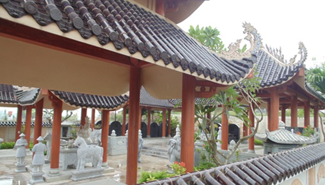 Đại gia xẻ núi xây mộ đá tiền tỷ Một ngôi mộ đại gia trong công viên Vĩnh Hằng.
