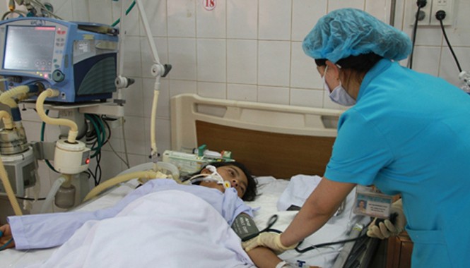 Ngộ độc cá nóc, 3 mẹ con nguy kịch Nạn nhân đang được cứu chữa tại bệnh viện.