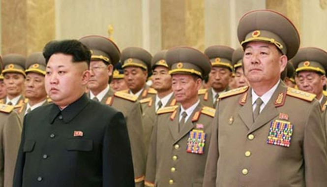 Triều Tiên xác nhận xử tử Bộ trưởng Quốc phòng Lãnh đạo Triều Tiên Kim Jong-un (trái) và Bộ trưởng Quốc phòng Hyon Yong-chol tại một sự kiện hôm 16/2 ở Bình Nhưỡng. Ảnh: CFP.