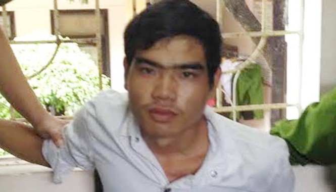 Thảm sát ở Nghệ An: Di lý nghi phạm về trại tạm giam Nghi phạm Vi Văn Mằn đã nhẫn tâm ra tay sát hại 4 người tại bản Phồng, trong đó có 2 phụ nữ và một cháu bé chưa đầy một tuổi.