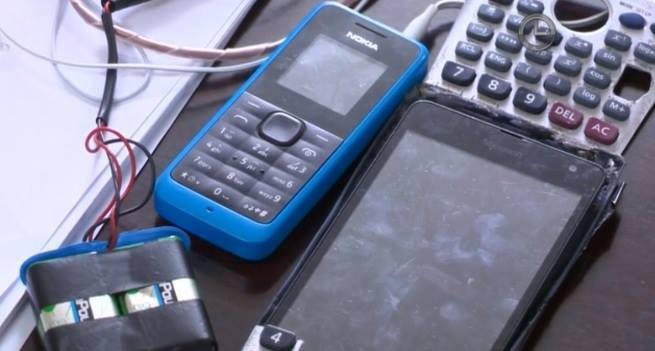 Phá đường dây thi hộ tinh vi trong kỳ thi THPT Quốc gia Các thiết bị công nghệ cao đối tượng sử dụng để gian lận thi cử.