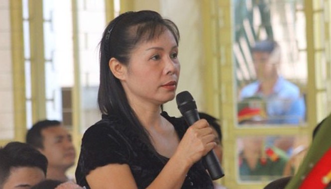 Ông Nguyễn Thanh Chấn tố cáo 'nhân chứng mới' tội vu khống Nhân chứng mới Nguyễn Thị Thu Hà phát biểu tại tòa xử Lý Nguyễn Chung. Ảnh: Nguyễn Hưởng.