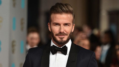 Beckham gây tranh cãi vì ôm mộng thành James Bond Becks ôm mộng thành James Bond.