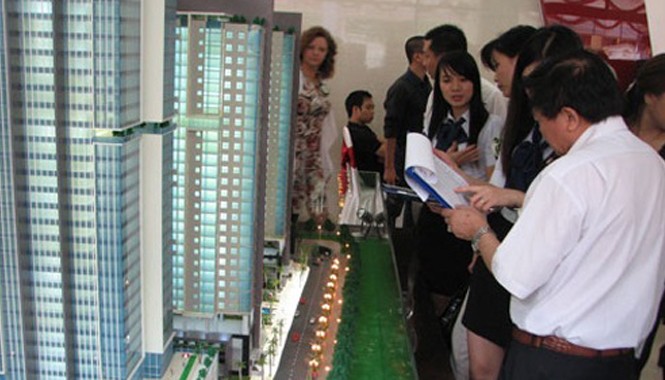 Doanh nghiệp bất động sản hết thời 'tay không bắt giặc' Vốn pháp định kinh doanh bất động sản không được thấp hơn 20 tỷ đồng, trừ một số trường hợp cá biệt.