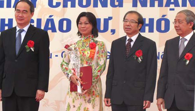 ĐH tự phong Giáo sư: Nhiều chuyên gia phản đối Việc phong hàm chức danh giáo sư, phó giáo sư phải do Hội đồng giáo sư Nhà nước thực hiện. Ảnh: Hoàng Thùy.