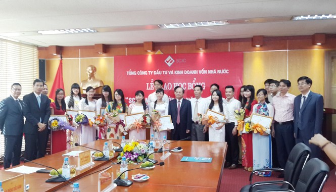 SCIC trao học bổng 16 sinh viên xuất sắc SCIC trao học bổng 16 sinh viên xuất sắc