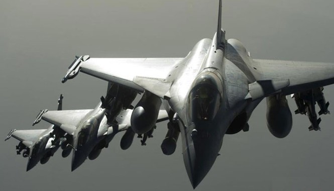 Điểm danh máy bay Pháp tham gia không kích IS ở Syria Trong số các máy bay tham gia không kích phiến quân IS, chiến đấu cơ Dassault Rafale là mẫu máy bay chủ lực