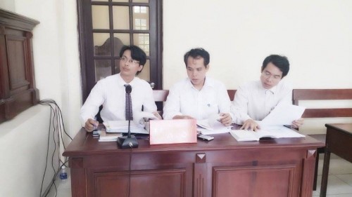 Hủy kỳ án hiếp dâm trẻ em ở Lạng Sơn Các luật sư tham dự phiên tòa. Ảnh: Người đưa tin