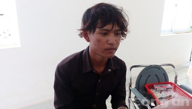 Bé trai bị ép giả bại não, bán hàng rong Đối tượng tại cơ quan điều tra.