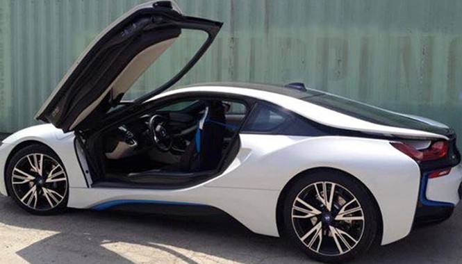 Giải mã cơn sốt siêu xe giá rẻ BMW i8 ở Việt Nam BMW i8 đầu tiên ở miền Bắc cập cảng Hải Phòng đầu tháng 9 vừa qua. Ảnh: Hùng Mac.
