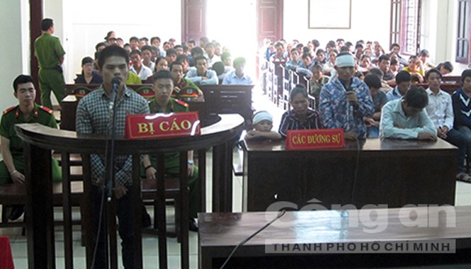 Đánh chết anh rể rồi leo lên cây khế đợi công an đến bắt Bị cáo Đỗ Minh Thông trước vành móng ngựa.