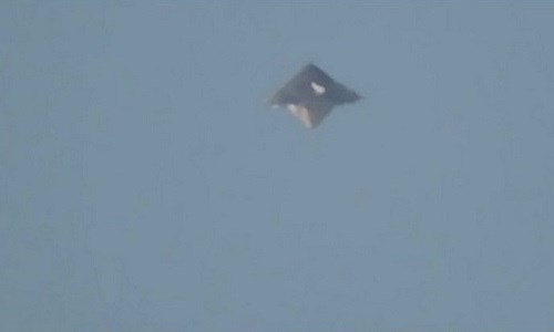 UFO hình chiếc ô xuất hiện trên bầu trời Brazil UFO hình chiếc ô xuất hiện trên bầu trời Brazil