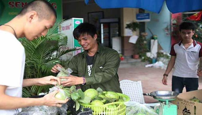 Lệ Rơi và những ảo tưởng trên mạng Nguyễn Đức Hậu (Lệ Rơi) trở về với cuộc sống thật sau những hào quang nhặt được từ trên mạng.