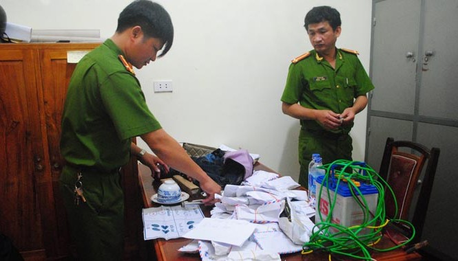 Phá ổ đánh bạc trong rừng tràm, bắt giữ 39 đối tượng Tang vật được CQĐT thu giữ.