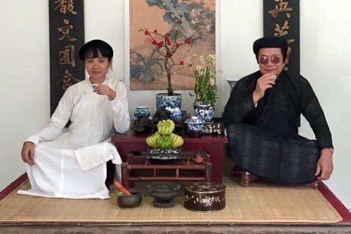 Vợ Dương Thụ: 'Tôi thích làm bạn đời của chồng' Vợ chồng nhạc sĩ Dương Thụ chụp hình kỷ niệm ở Bắc Ninh nhân dịp Tết.