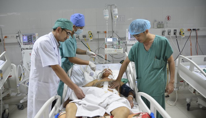 Cứu sống bệnh nhân phình vỡ động mạch chủ Bệnh nhân Ngô Hòa đang được hồi sức tích cực sau ca đại phẫu.