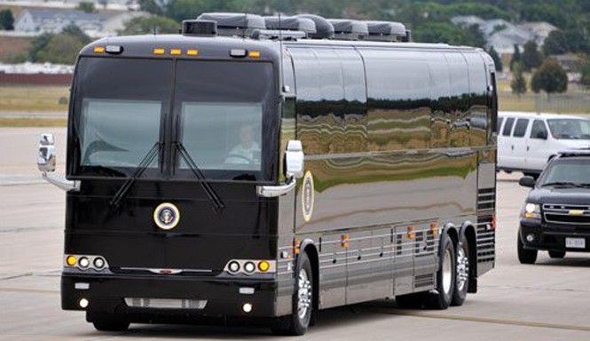 Mục sở thị xe buýt 'quái vật' triệu đô của ông Obama Ảnh: AP.