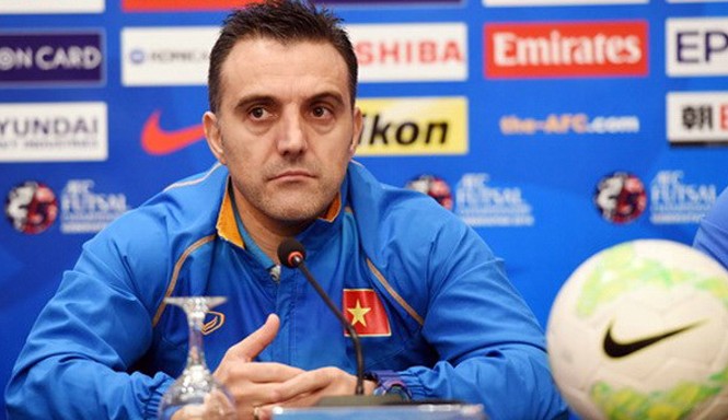 HLV tuyển futsal Việt Nam nói gì về trận thua đậm Iran? HLV Bruno. Ảnh: AFC.
