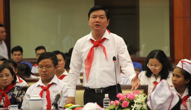 Lãnh đạo TPHCM gặp mặt thiếu nhi năm 2016 Bí thư Thành uỷ TPHCM Đinh La Thăng trong buổi gặp gỡ thiếu nhi năm 2016