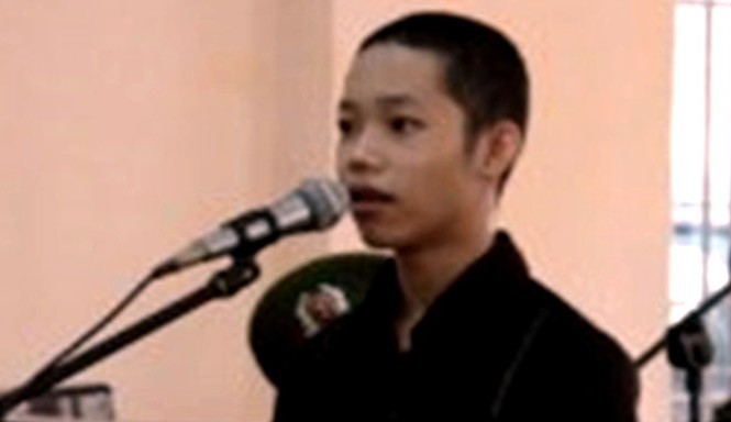 Giảm án tù cho thiếu niên tạt a xít đoàn cưỡng chế Nguyễn Mai Trung Tuấn tại phiên tòa phúc thẩm ngày 2/3.