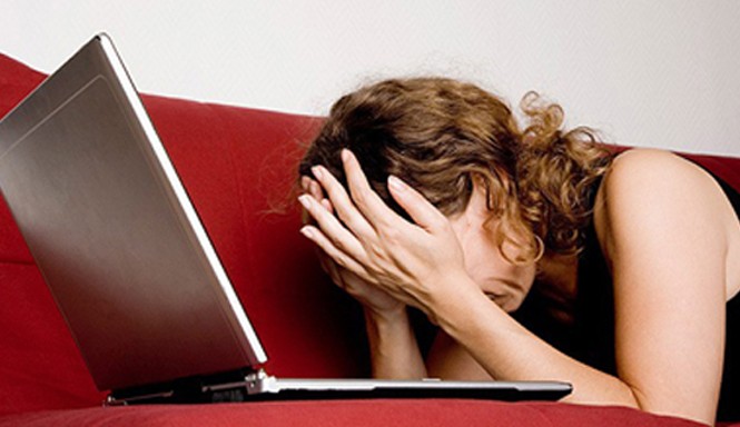 Chồng ngoại tình trên mạng, vợ nhận thư tống tiền Hậu quả của vụ hack website ngoại tình vẫn còn kéo dài. Ảnh minh họa: Phlmetropolis.