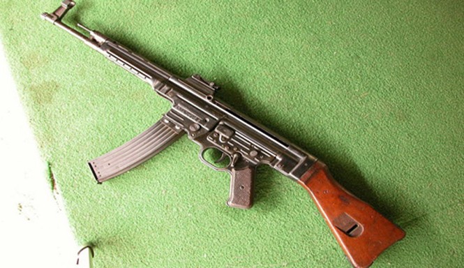 Stg-44 - loại súng uy lực từng bị Hitler hắt hủi Súng Stg-44 có vẻ ngoài khá giống với súng AK-47. Ảnh: Wikimedia.