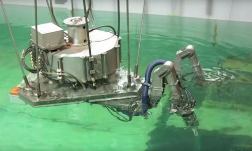 Robot chết vì phóng xạ ở nhà máy hạt nhân Fukushima Một con robot xử lý chất thải hạt nhân do Toshiba chế tạo. Ảnh: Toshiba.