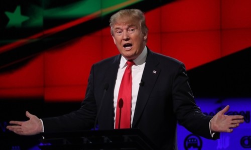 Donald Trump vẫn dùng iPhone dù kêu gọi tẩy chay Apple Ứng viên tổng thống Donald Trump
