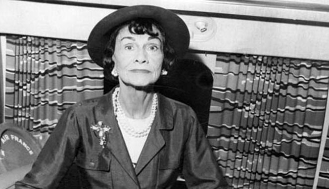 Nhà tạo mẫu Chanel bị nghi là mật thám phát xít Đức Nhà thiết kế thời trang Gabrielle "Coco" Chanel. Ảnh: AP.