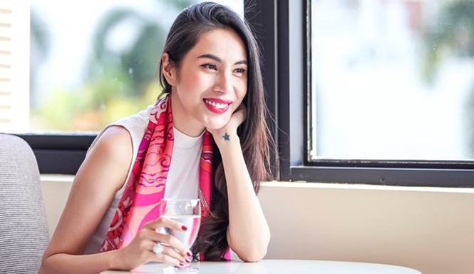 Thủy Tiên: ‘Tôi và Công Vinh hạnh phúc hơn mọi người nghĩ’ Người đẹp sinh năm 1985 xác định làm phim để kinh doanh chứ không quảng cáo hình ảnh cá nhân bằng cách đóng vai chính. Ảnh: Nguyễn Thành.