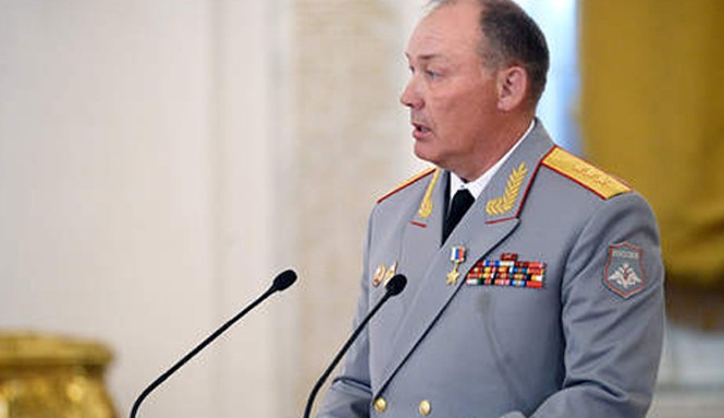 Chỉ huy chiến dịch của Nga tại Syria 'bước ra ánh sáng' Trung tướng Alexander Dvornikov phát biểu tại buổi lễ hôm 17/3 ở Điện Kremlin. Ảnh: RIA Novosti.