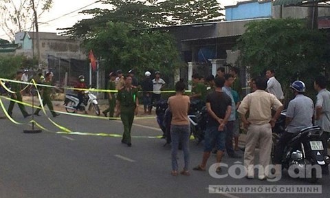 Bi kịch chú rể bị đâm chết trước ngày cưới Cơ quan chức năng khám nghiệm hiện trường vụ án. Ảnh: Lê Huân.