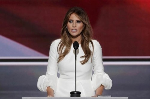 Vợ Donald Trump lên án phát ngôn của chồng về phụ nữ Bà Melania Trump, vợ ứng viên tổng thống Mỹ của đảng Cộng hoà Donald Trump. Ảnh: Reuters.