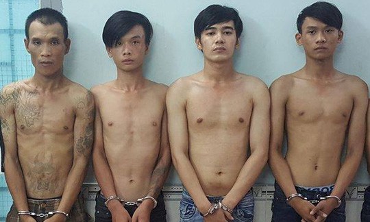 Công an thông tin vụ giết người do quẹt xe trước chùa Quan Âm Nhóm thanh niên bị bắt sau khi xảy ra sự việc.