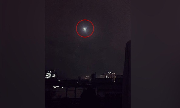 Xôn xao vật thể lạ nghi UFO xuất hiện trên bầu trời Áo Xôn xao vật thể lạ nghi UFO xuất hiện trên bầu trời Áo
