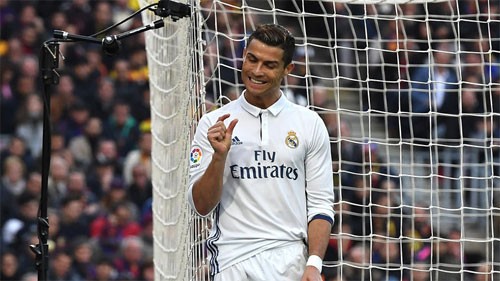 Ronaldo bị loại khỏi đội hình những cầu thủ giá trị nhất châu Âu Ronaldo sẽ tròn 32 tuổi vào tháng 2/2017. Ảnh: Reuters.