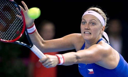 Cựu vô địch Wimbledon suýt bị đâm chết Kvitova nói cô may mắn còn sống sau khi bị tấn công bằng dao. Ảnh:Reuters.