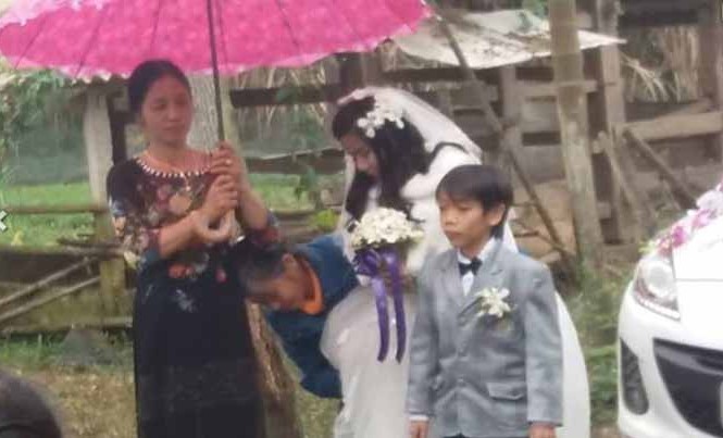 Đám cưới đặc biệt của cô dâu xinh đẹp và chú rể cao 1m Đám cưới đặc biệt của cô dâu xinh đẹp và chú rể cao 1m